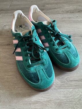 adidas Spezial women 7  Suede Green Sneakers with Pink Stripes